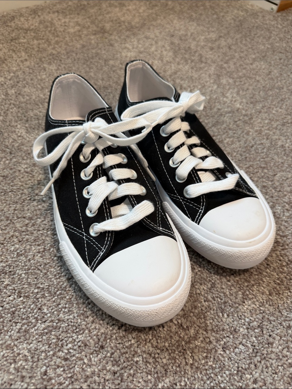 No Boundaries Black and White Low-Top Sneakers